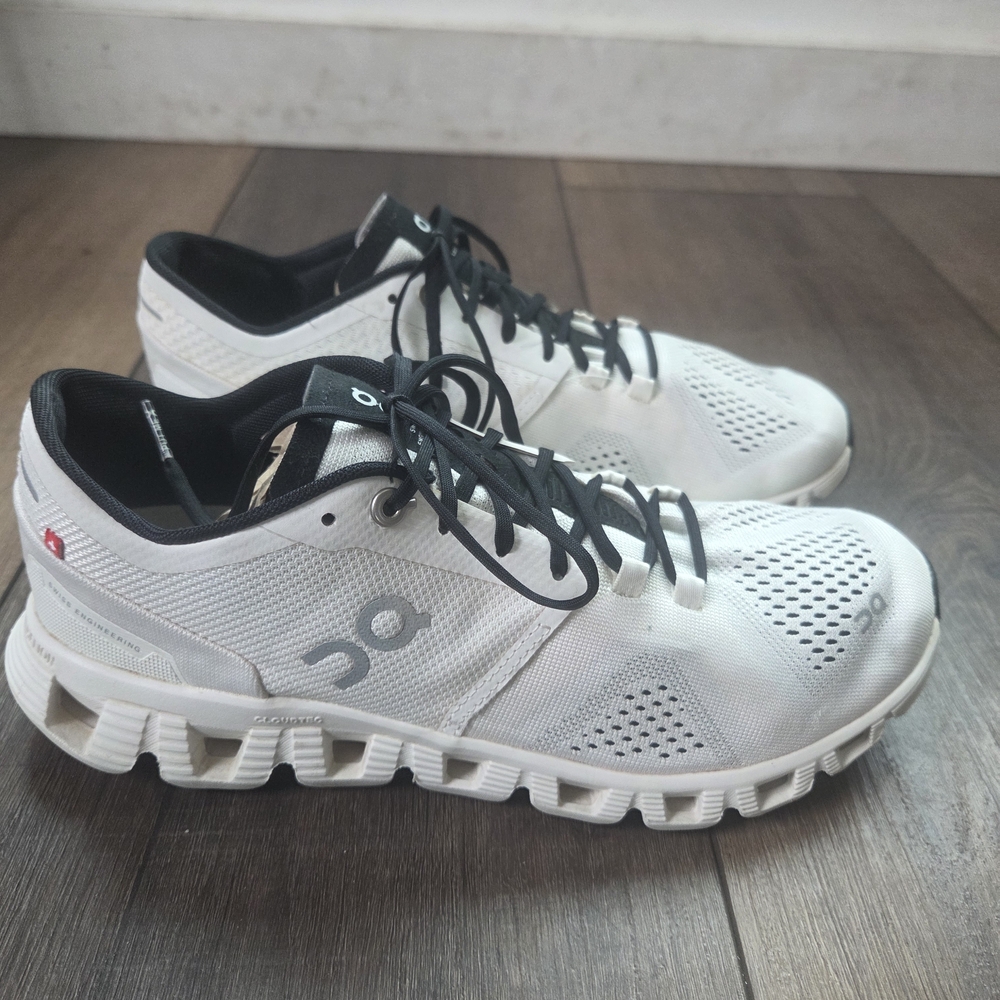 On Cloud X Women’s White and Black Running Shoes - Picture 5 of 9